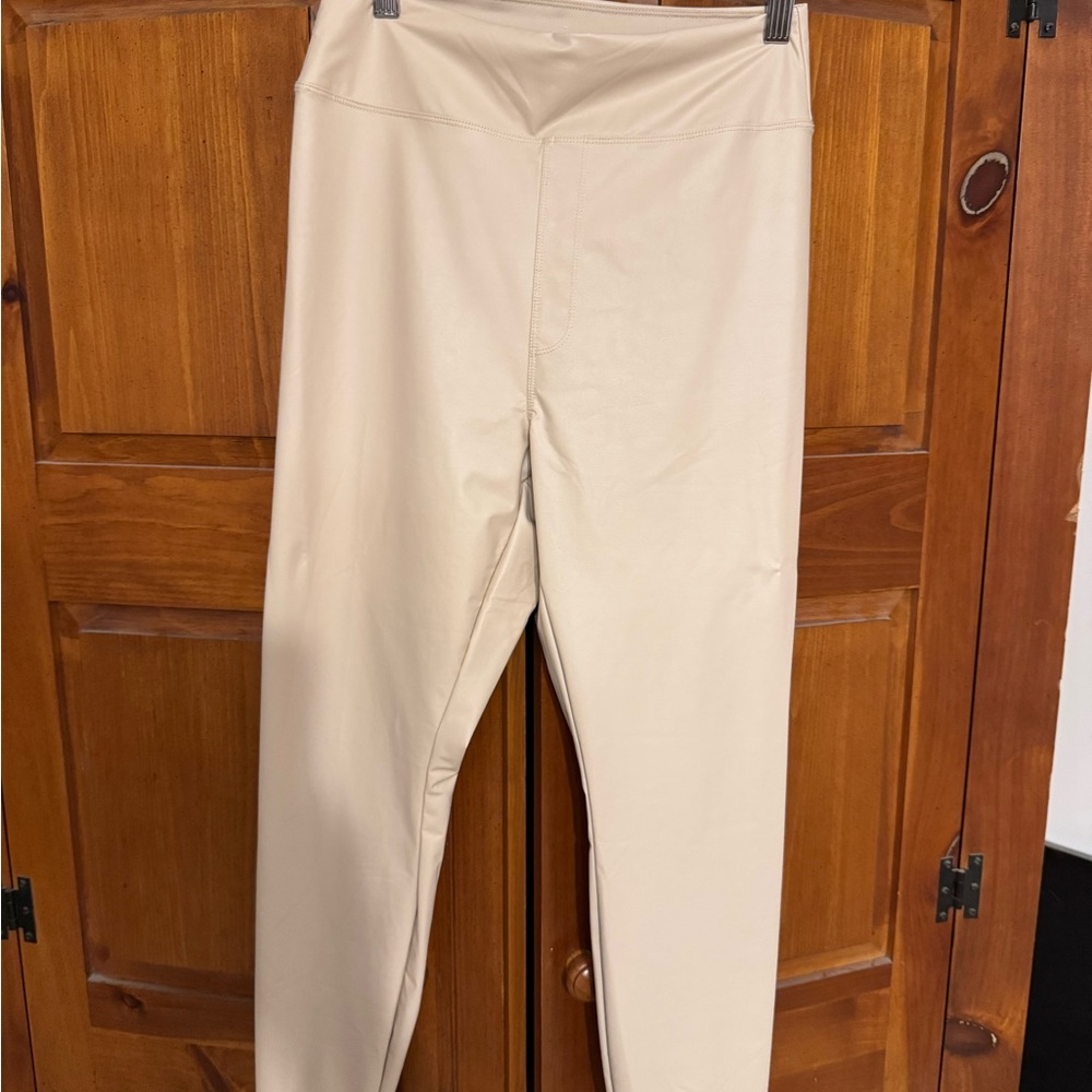Aerie Cream Leggings for Effortless Elegance New With Out Tags